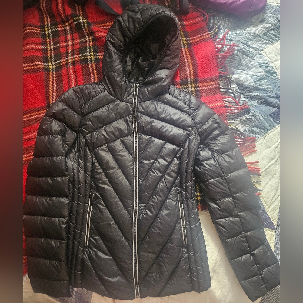 BCBGeneration Ultra Lightweight Packable Down Black Hooded Puffer Jacket Wmn XS.